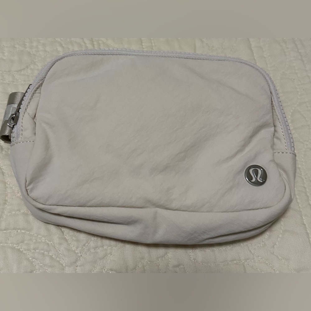 Lululemon Everywhere Belt Bag